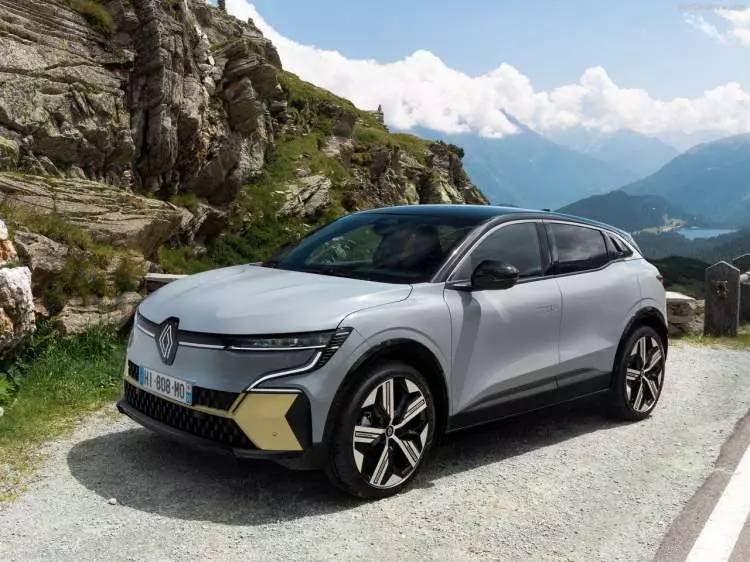 Yüzde yüz elektrikli yeni Megane Türkiye'de satışa sunuldu, İşte fiyatı 27