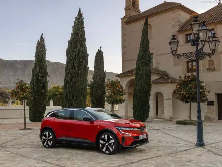 Yüzde yüz elektrikli yeni Megane Türkiye'de satışa sunuldu, İşte fiyatı 33