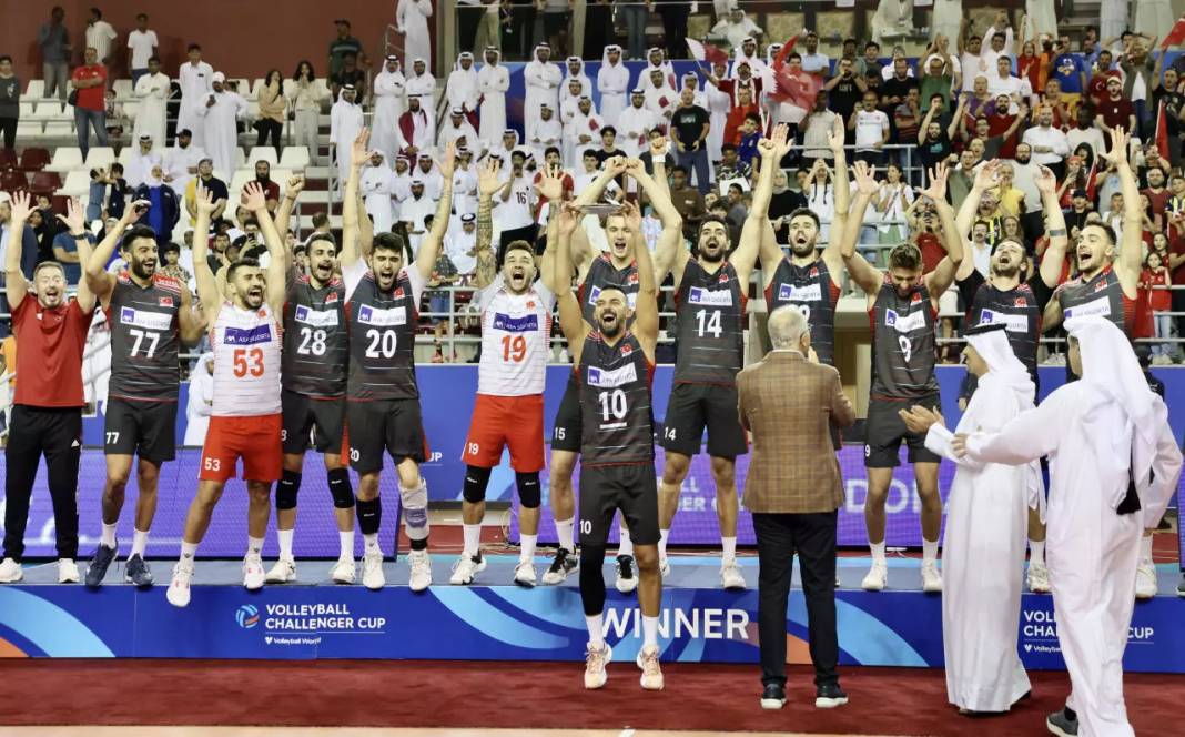 A Milli Erkek Voleybol Milli takımımızdan büyük başarı! Finalde Katar'ı yenerek şampiyon oldular 1