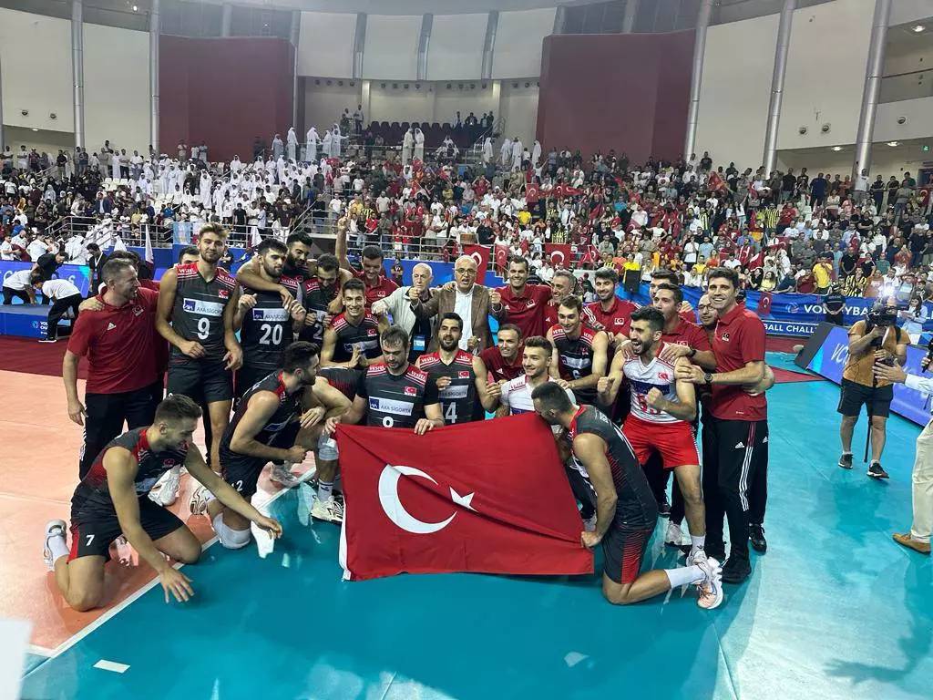 A Milli Erkek Voleybol Milli takımımızdan büyük başarı! Finalde Katar'ı yenerek şampiyon oldular 11