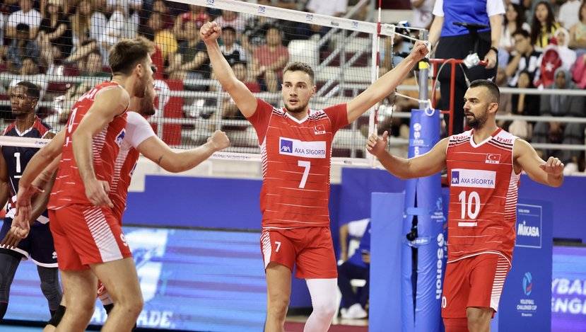 A Milli Erkek Voleybol Milli takımımızdan büyük başarı! Finalde Katar'ı yenerek şampiyon oldular 4