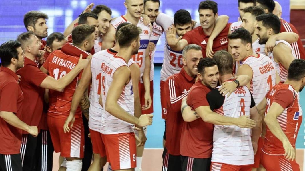 A Milli Erkek Voleybol Milli takımımızdan büyük başarı! Finalde Katar'ı yenerek şampiyon oldular 9