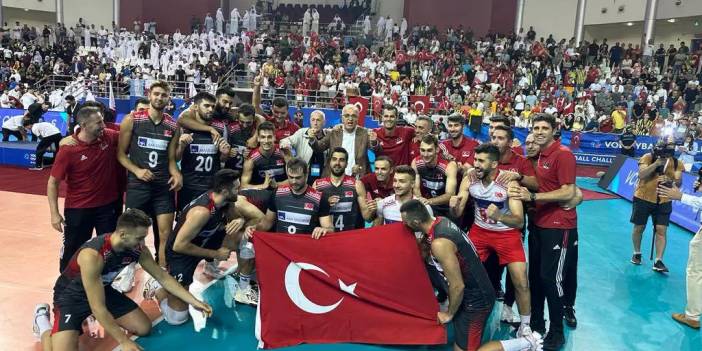 A Milli Erkek Voleybol Milli takımımızdan büyük başarı! Finalde Katar'ı yenerek şampiyon oldular