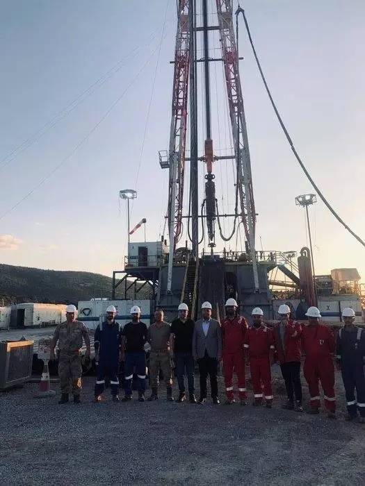 Bir sevindirici haber daha! Pervari'den petrol müjdesi: Sondaj çalışması başladı 1