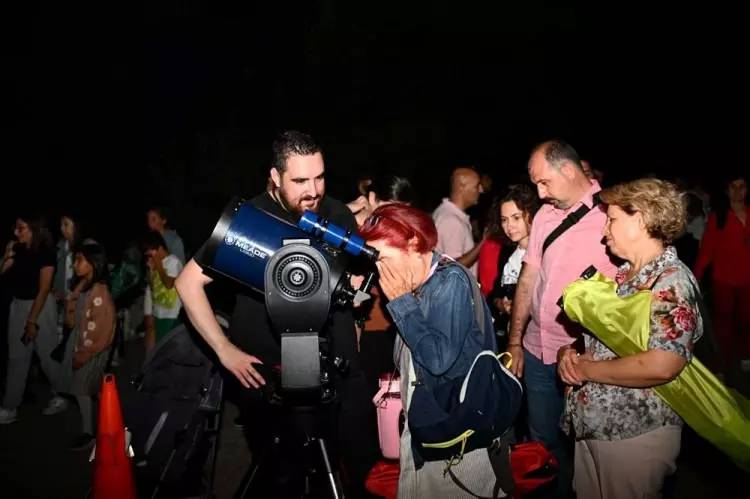 Gökyüzü tutkunları Yılın en etkileyici doğa olayı Meteor yağmurunu izlemek için sıraya girdiler 4