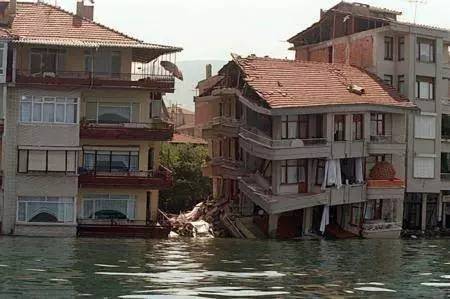 45 saniye sürmüştü! 17 Ağustos Gölcük depreminin üzerinden bugün 24 yıl geçti! 12