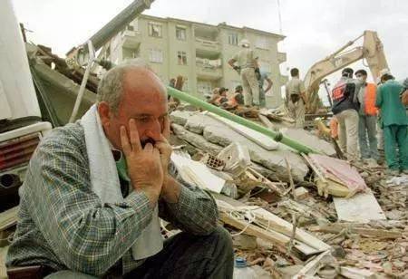 45 saniye sürmüştü! 17 Ağustos Gölcük depreminin üzerinden bugün 24 yıl geçti! 22