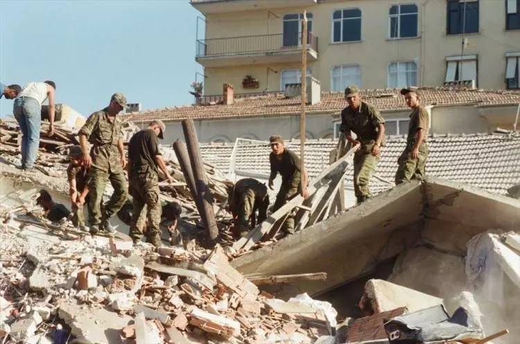 45 saniye sürmüştü! 17 Ağustos Gölcük depreminin üzerinden bugün 24 yıl geçti! 77