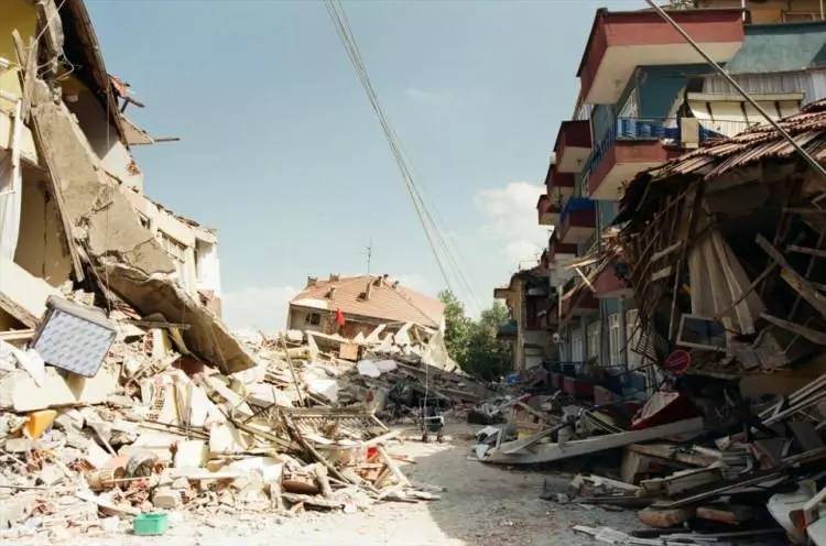 45 saniye sürmüştü! 17 Ağustos Gölcük depreminin üzerinden bugün 24 yıl geçti! 78