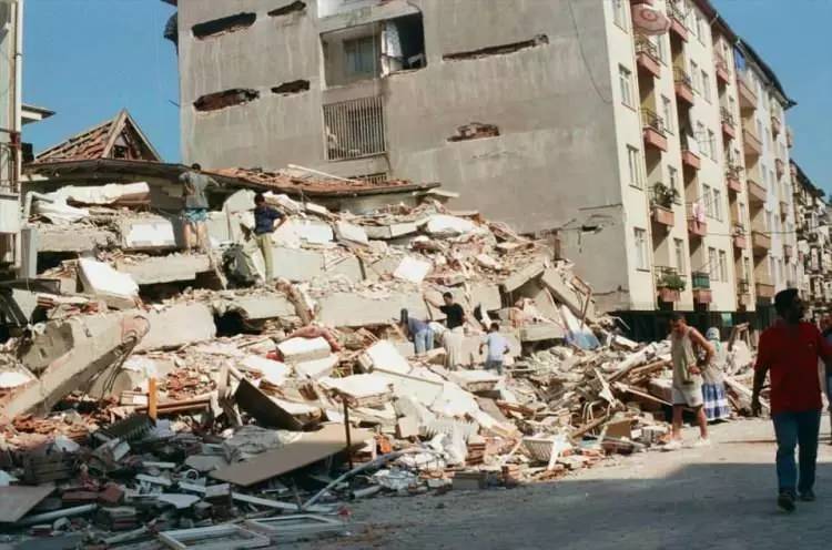 45 saniye sürmüştü! 17 Ağustos Gölcük depreminin üzerinden bugün 24 yıl geçti! 81