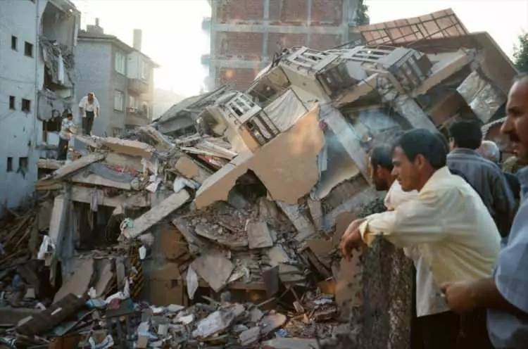 45 saniye sürmüştü! 17 Ağustos Gölcük depreminin üzerinden bugün 24 yıl geçti! 82