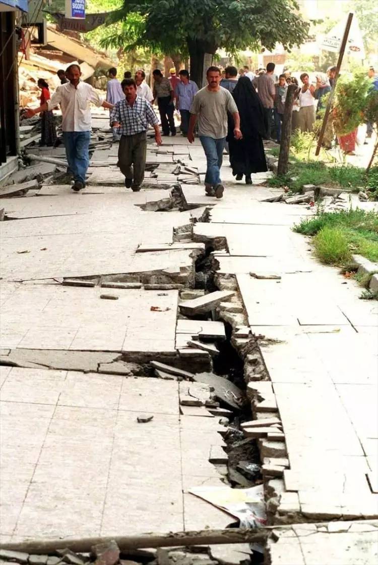 45 saniye sürmüştü! 17 Ağustos Gölcük depreminin üzerinden bugün 24 yıl geçti! 85