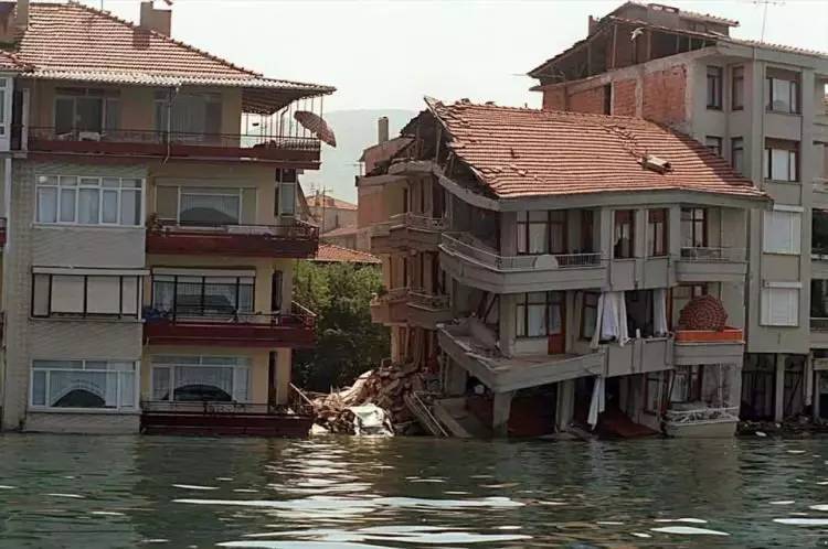 45 saniye sürmüştü! 17 Ağustos Gölcük depreminin üzerinden bugün 24 yıl geçti! 95