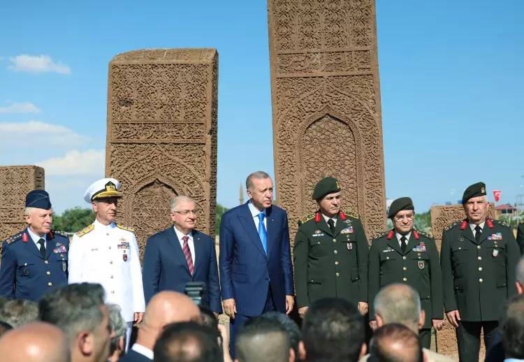 Başkan Erdoğan, Malazgirt, Ahlat'ta! Han Çadırından çok dikkat çeken resimler 12