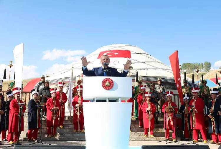 Başkan Erdoğan, Malazgirt, Ahlat'ta! Han Çadırından çok dikkat çeken resimler 16