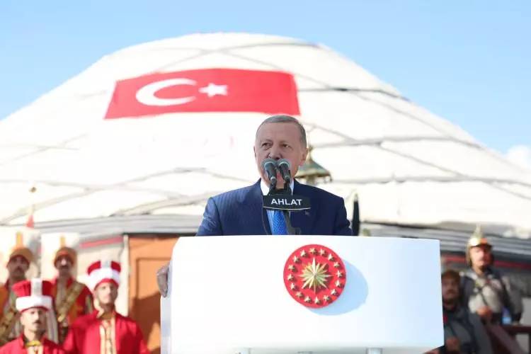 Başkan Erdoğan, Malazgirt, Ahlat'ta! Han Çadırından çok dikkat çeken resimler 17