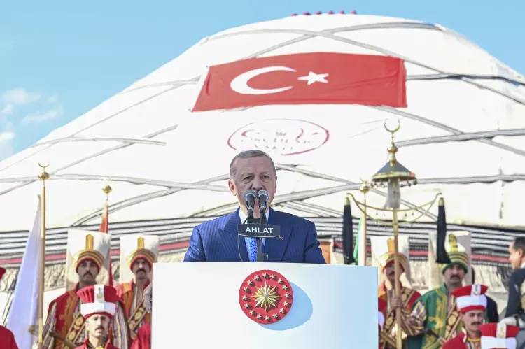 Başkan Erdoğan, Malazgirt, Ahlat'ta! Han Çadırından çok dikkat çeken resimler 22