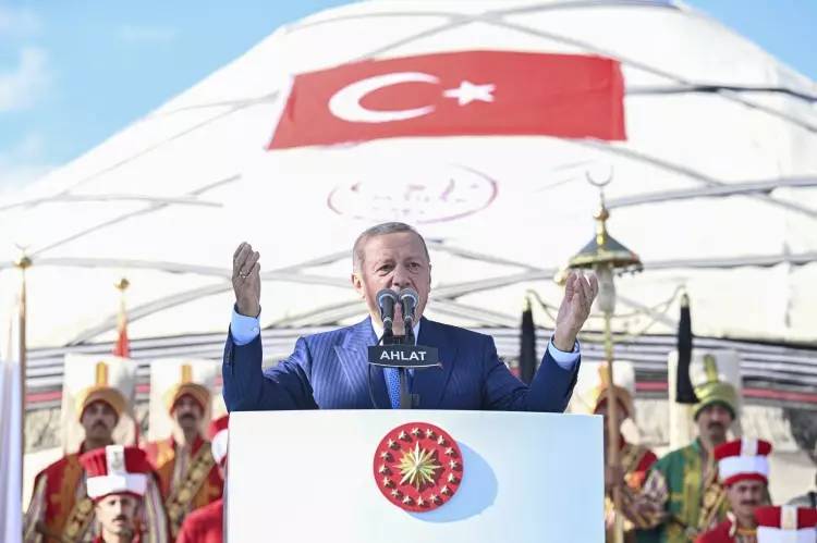 Başkan Erdoğan, Malazgirt, Ahlat'ta! Han Çadırından çok dikkat çeken resimler 25