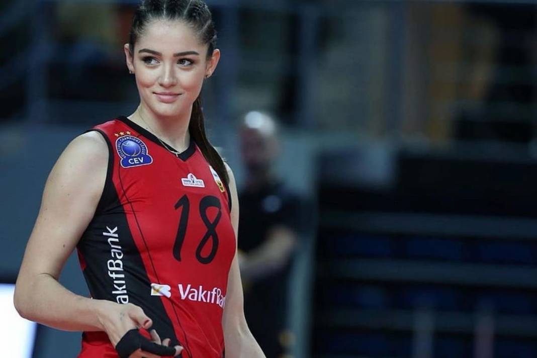 Milli Voleybolcu Zehra Güneş'in kız kardeşlerini görenler şok oldu! İrem Nur ve Mina tıpkı ablası gibi... 7