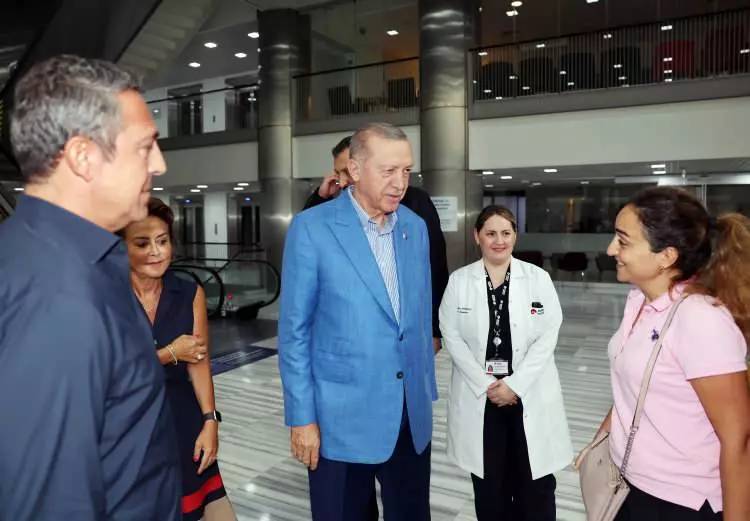 Başkan Erdoğan, Kaza geçiren Ali ve Vuslat Sabancı çiftini hastanede ziyaret etti 2