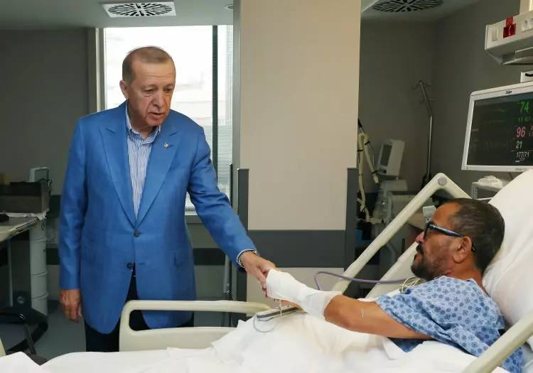 Başkan Erdoğan, Kaza geçiren Ali ve Vuslat Sabancı çiftini hastanede ziyaret etti 3