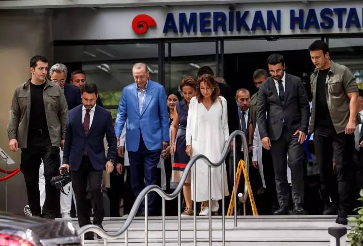 Başkan Erdoğan, Kaza geçiren Ali ve Vuslat Sabancı çiftini hastanede ziyaret etti 7