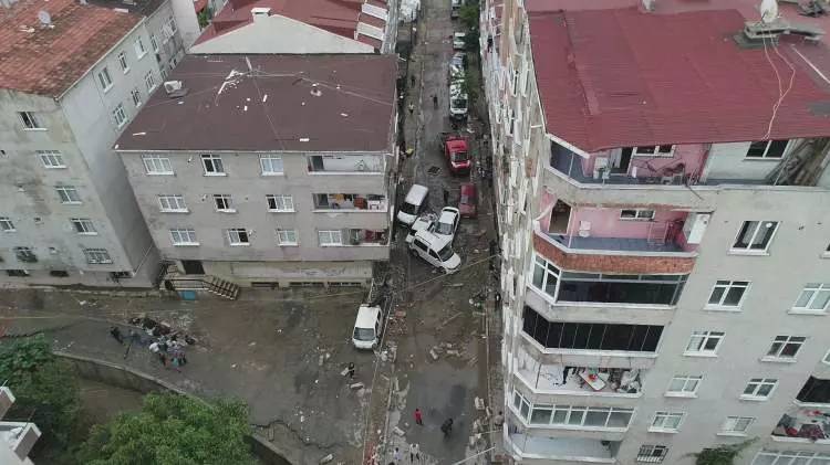 İstanbul ve Kırklareli'ni vuran aşırı yağmur felaketinin dehşet verici görüntüleri gün ağırınca gözler önüne serildi 22