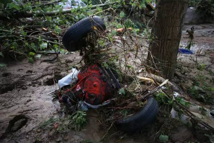 İstanbul ve Kırklareli'ni vuran aşırı yağmur felaketinin dehşet verici görüntüleri gün ağırınca gözler önüne serildi 23