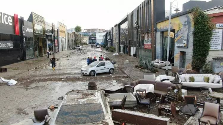 İstanbul ve Kırklareli'ni vuran aşırı yağmur felaketinin dehşet verici görüntüleri gün ağırınca gözler önüne serildi 5