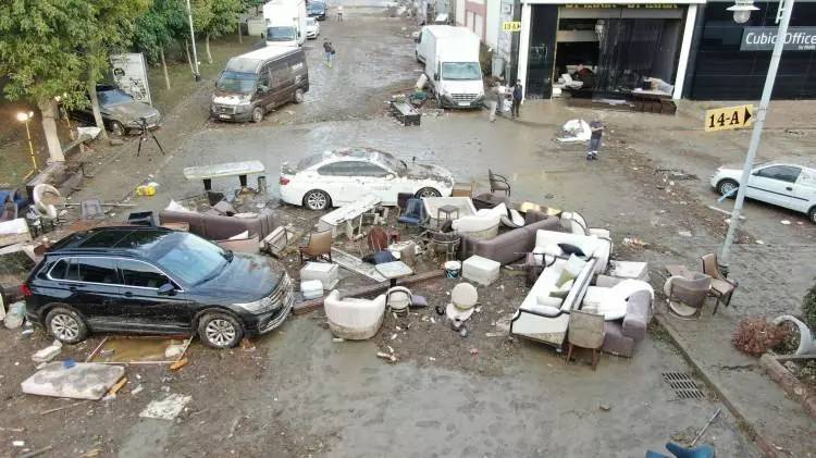 İstanbul ve Kırklareli'ni vuran aşırı yağmur felaketinin dehşet verici görüntüleri gün ağırınca gözler önüne serildi 7