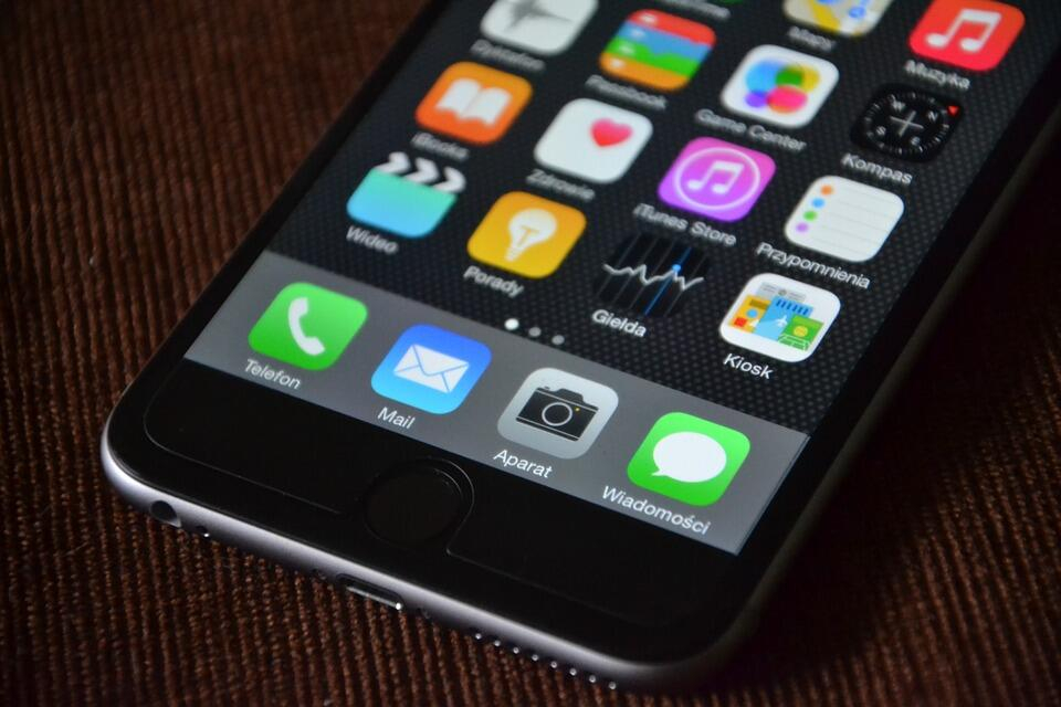 Merakla beklenen iPhone 12 karşınızda! 4