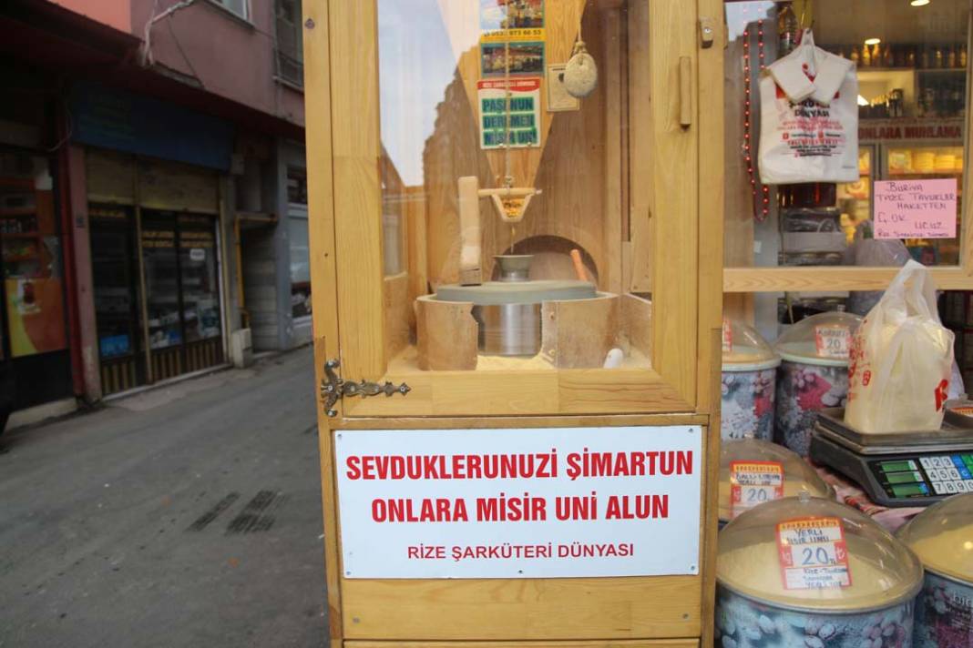 Fıkra gibi dükkan! Görenler gülmeden geçemiyor! "Taze Yomurta tavuk yeni etti" 2