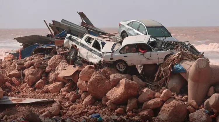 Libya'dan dehşet verici görüntüler! Cesetler sokaklarda birikti, şimdide sağlık tehlikesi baş gösterdi 11