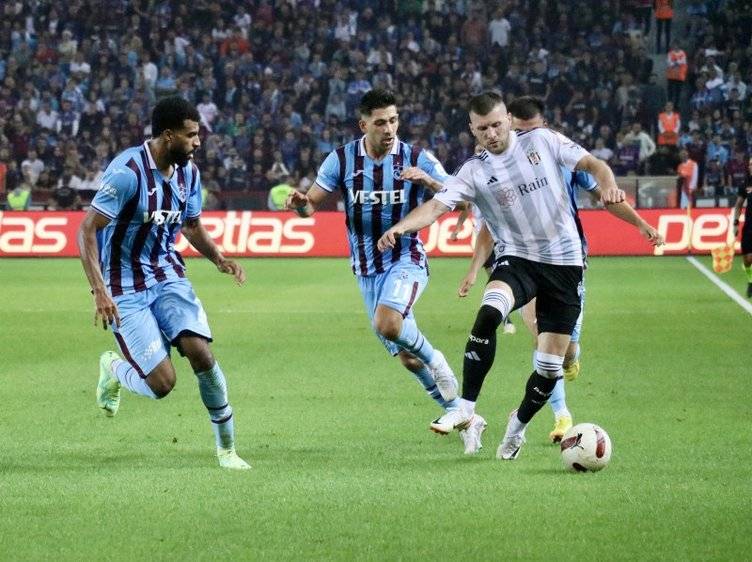 Trabzonspor, Beşiktaş maçında inanılmaz bir olay yaşandı! Rosier Bakasetas'ın boğazına öyle bir sarıldı ki tırnak izleri boğazına çıktı 1