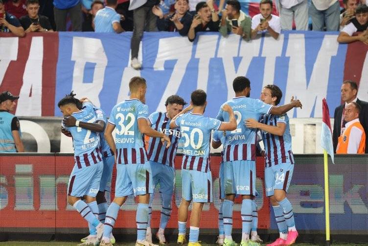 Trabzonspor, Beşiktaş maçında inanılmaz bir olay yaşandı! Rosier Bakasetas'ın boğazına öyle bir sarıldı ki tırnak izleri boğazına çıktı 5