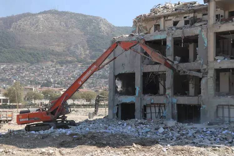 Deprem bölgesinde Enkazın yüzde 72’si kaldırıldı: Vatandaş yıllarca yaşadığı sokakları tanıyamaz hale geldi, inanılmaz görüntüler 13