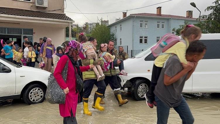 Mega şehir İstanbul sele teslim, İmamoğlu yine ortalıklarda yok 15