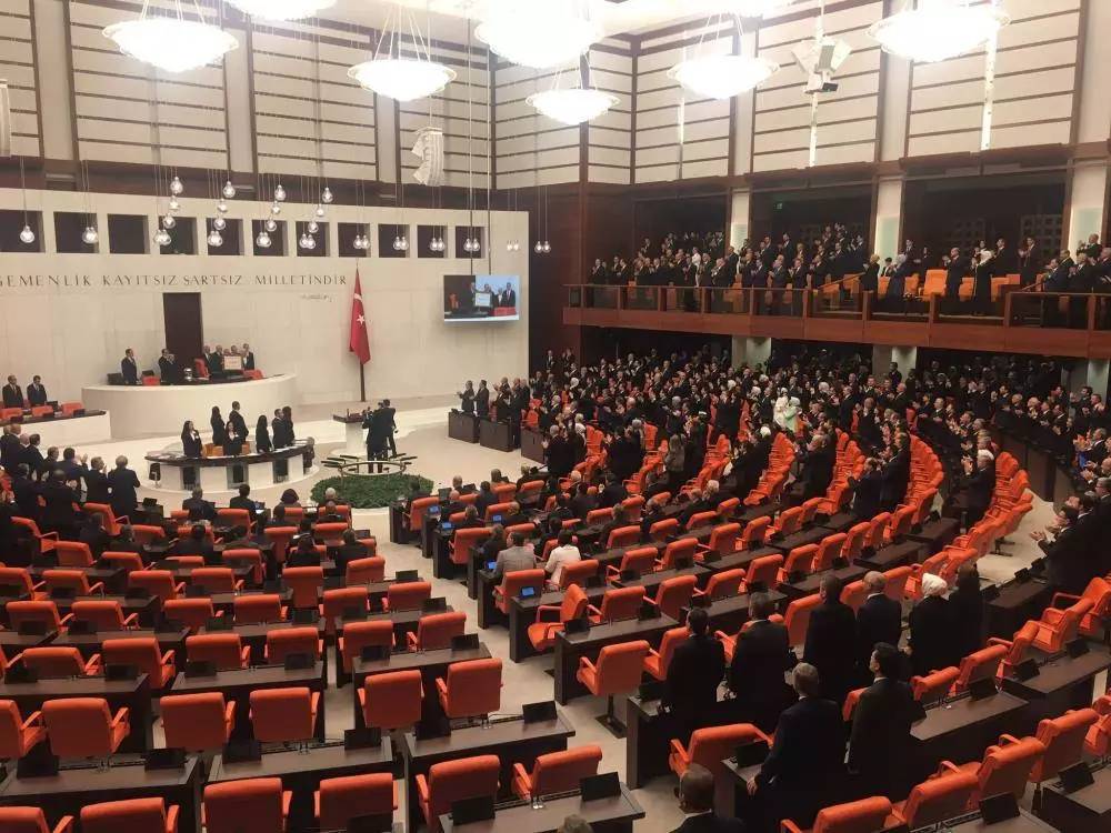 Mecliste utandıran görüntü! CHP ve HDP sıralarında Erdoğan hazımsızlığı, Erdoğan, Meclis salonuna girince yine ayağa kalkmadılar 5