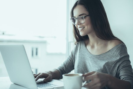 Skandal yarattı! Bazı şirketler kadın çalışanlarından öyle bir şey istedi ki... 2