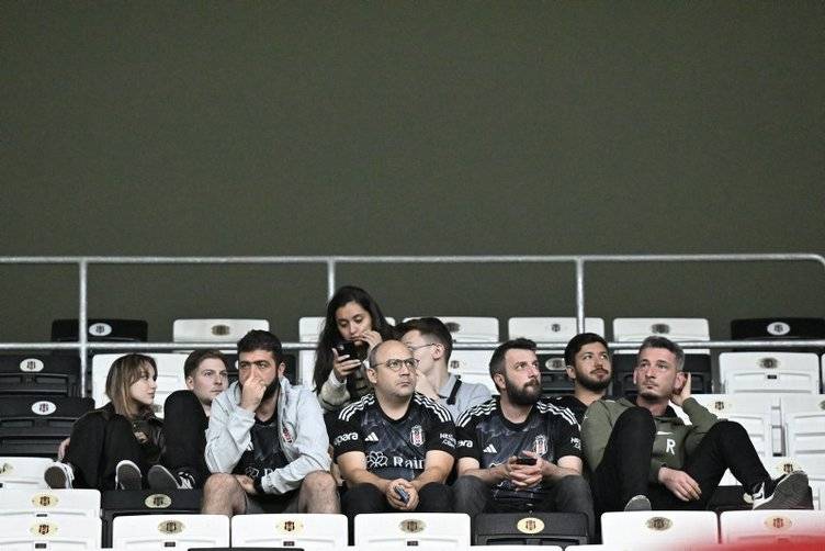 Beşiktaş'ta kriz patlak verdi, Şenol Güneş'ten sonra yönetimde kongre kararı aldı 13