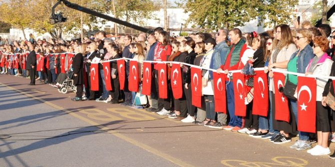 Ata'ya saygı: 09.05'te yurtta hayat durdu