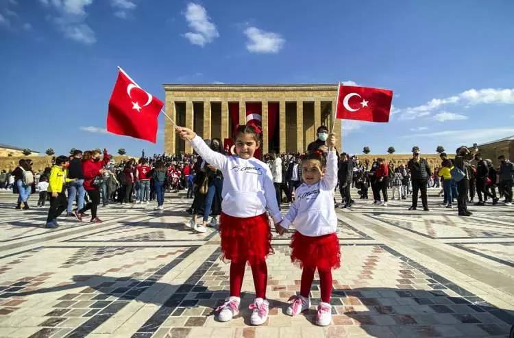 Dünya liderleri cumhuriyetimizin 100. yılını böyle kutladı: NATO çok çarpıcı fotoğrafla kutlama mesajı yayınladı! 27