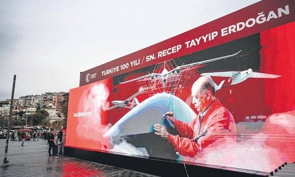 Türkiye'den ikinci yüz yıla merhaba! 7 den 70'e 81 ilde tüm Türkiye tek yürek oldu 12