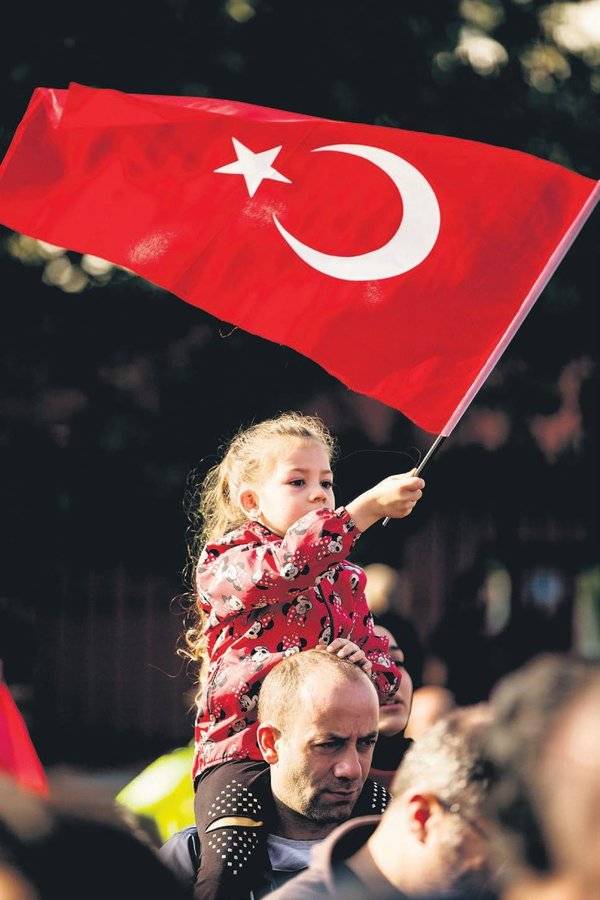 Türkiye'den ikinci yüz yıla merhaba! 7 den 70'e 81 ilde tüm Türkiye tek yürek oldu 2