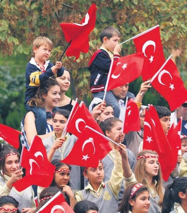 Türkiye'den ikinci yüz yıla merhaba! 7 den 70'e 81 ilde tüm Türkiye tek yürek oldu 3