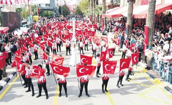 Türkiye'den ikinci yüz yıla merhaba! 7 den 70'e 81 ilde tüm Türkiye tek yürek oldu 6