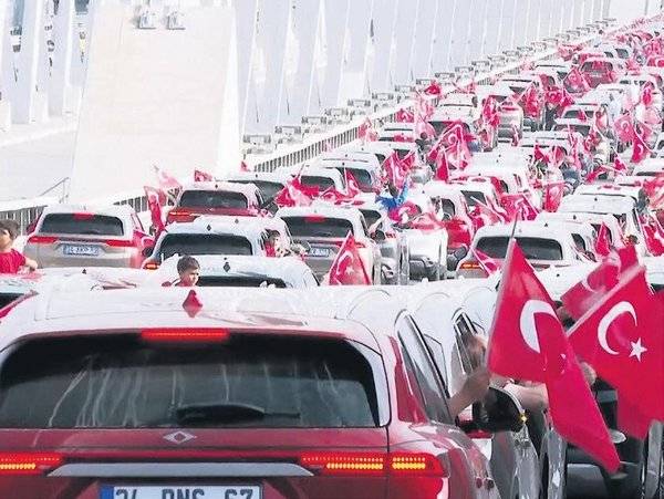 Türkiye'den ikinci yüz yıla merhaba! 7 den 70'e 81 ilde tüm Türkiye tek yürek oldu 8