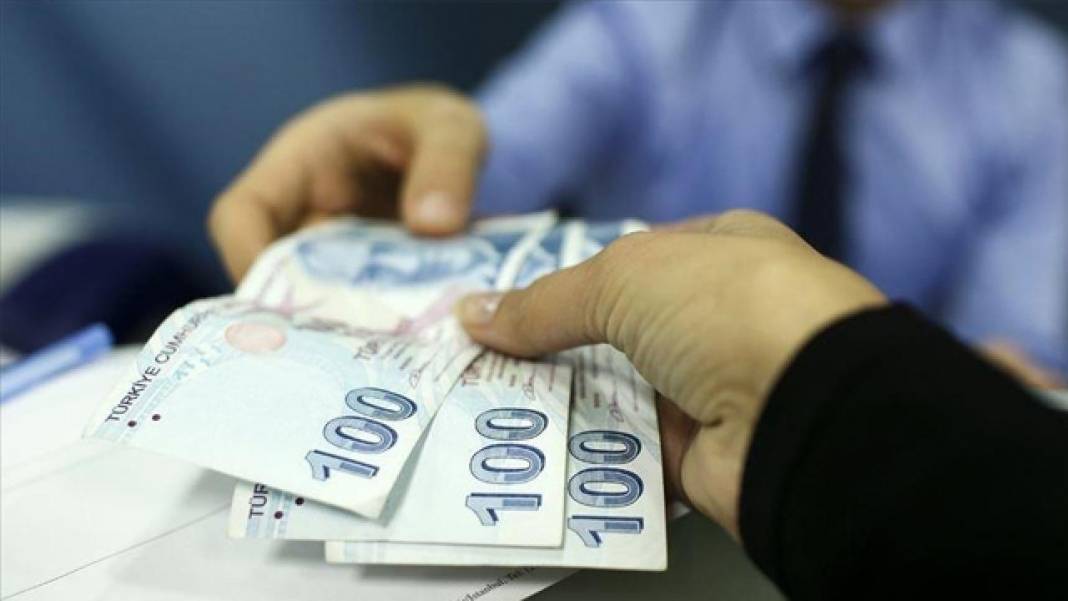 Merkez bankasının yeni raporuyla emekli maaş zam oranları değişti! İşte olası en düşük memur ve emeklisi maaş oranları 3