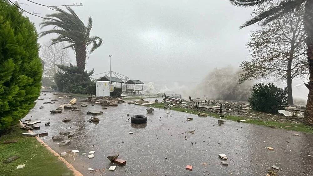 Zonguldak'ta Fırtına nedeniyle Türk kargo gemisi battı 12 kişilik mürettebattan haber alınamıyor 8