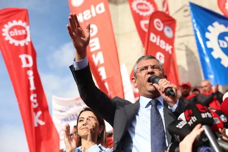 CHP'de isimler değişti ancak zihniyet aynı kaldı! Özgür Özel Türkiye düşmanı sözde sanatçının önünde eğildi, elini öptü 9